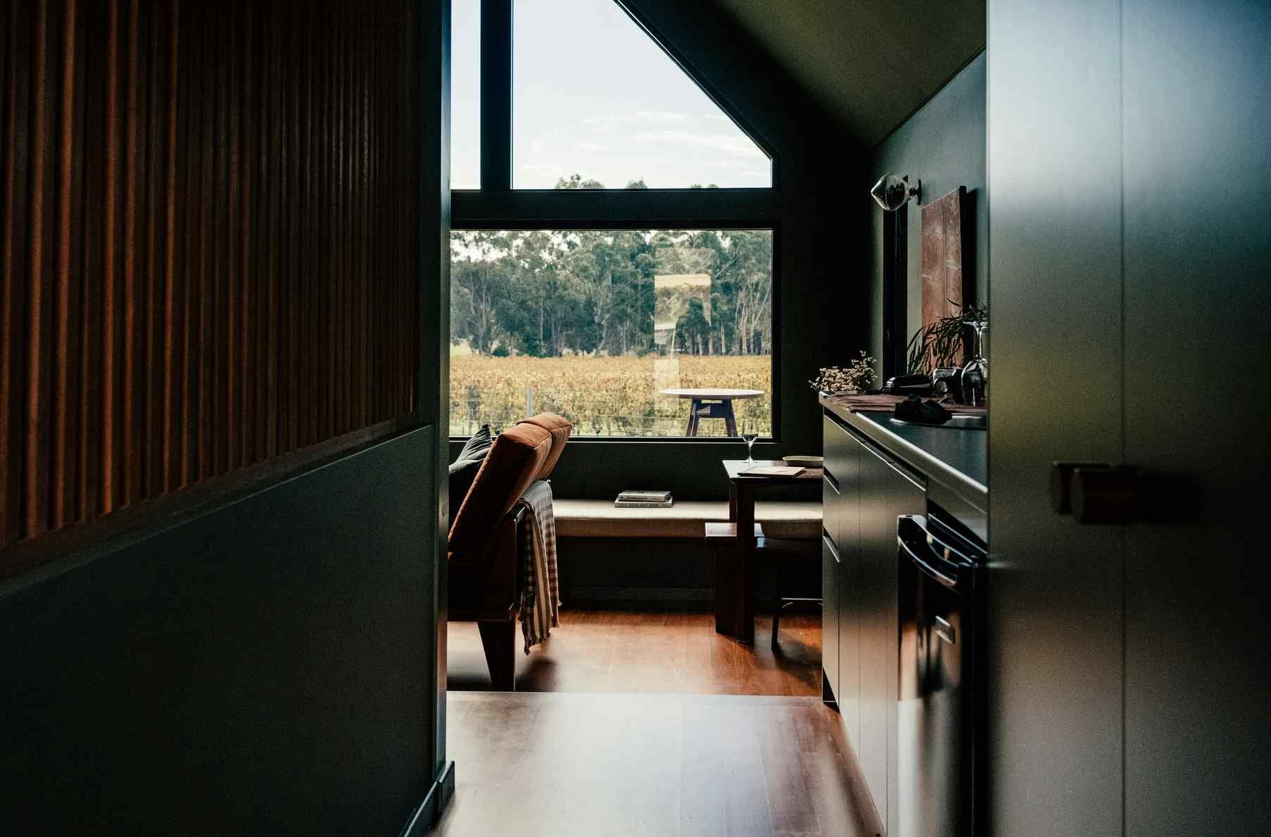 Featured image for Essential Ideas for Crafting a Warm and Inviting Living Room