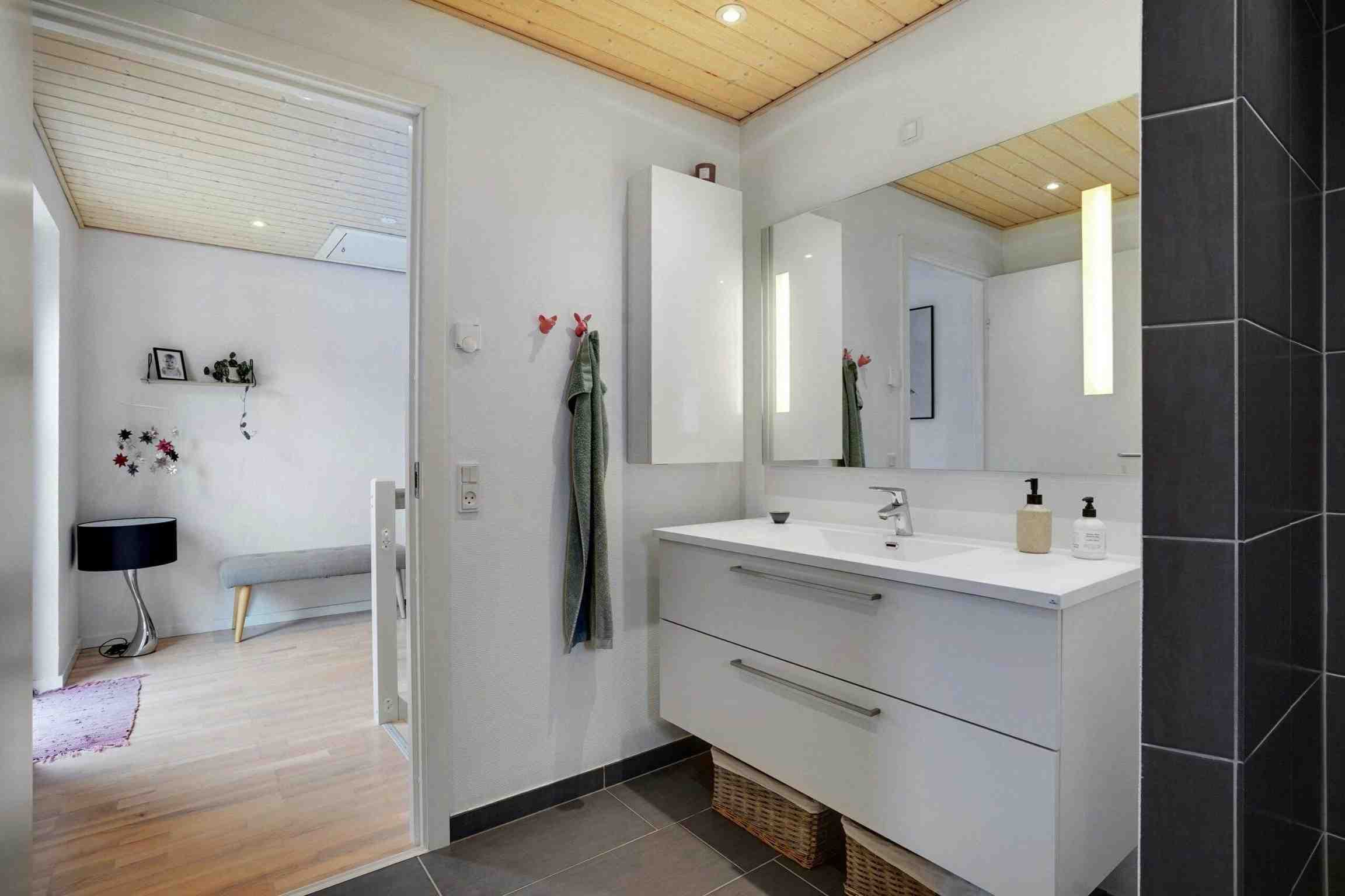 Featured image for Smart Storage Solutions That Transform Small Bathrooms into Stylish Retreats