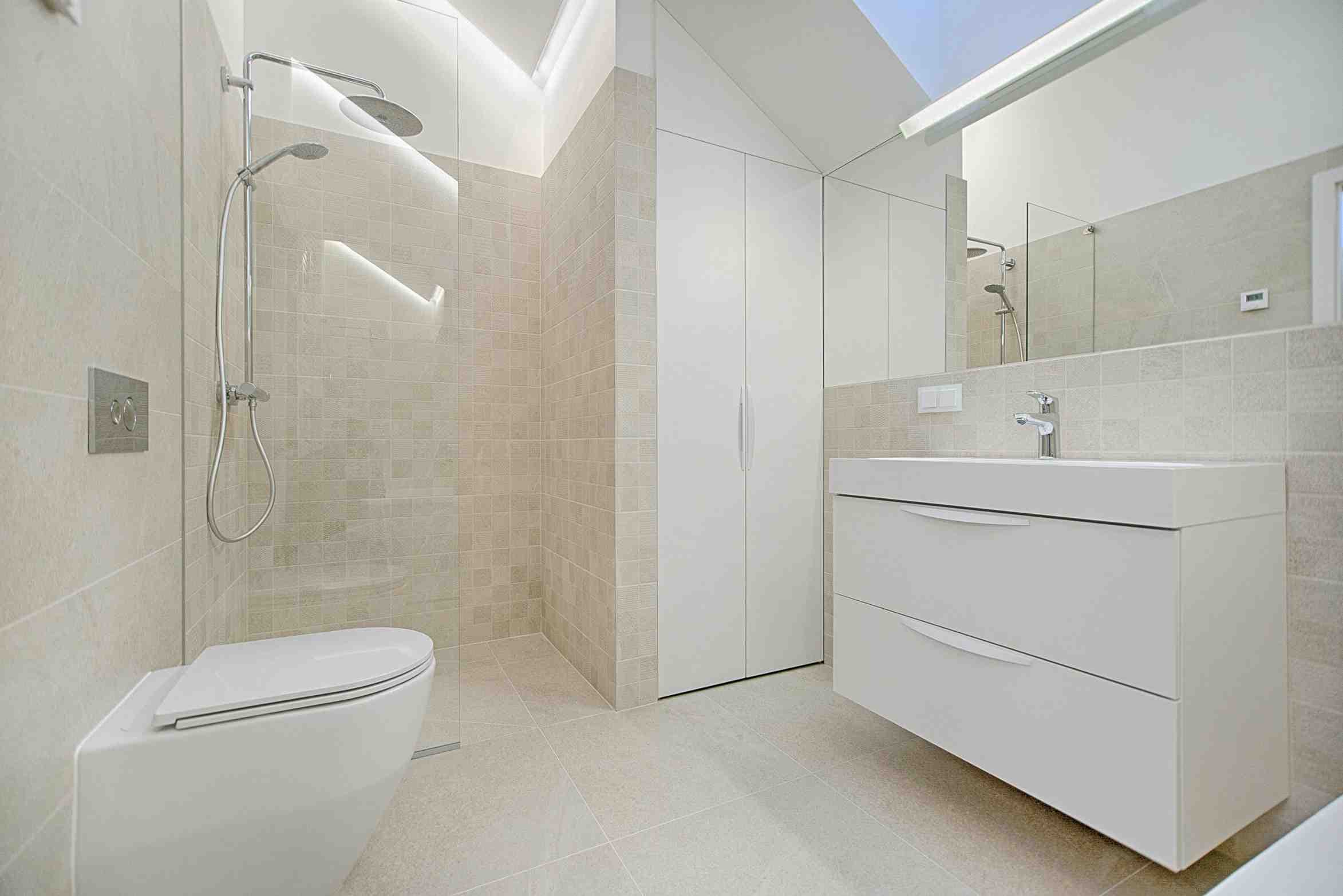 Featured image for Transform Your Powder Room: Practical Ideas for Stunning Makeovers